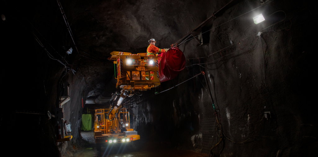 La Technologie des Véhicules Miniers à Batterie de MacLean pour Soutenir La Mine Entièrement Électrique de Glencore