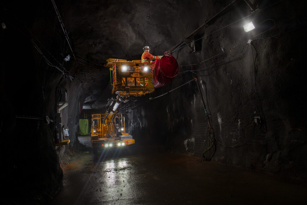 La Tecnología para Vehículos Mineros Eléctricos a Batería de MacLean Apoyará la Mina Totalmente Eléctrica de Glencore